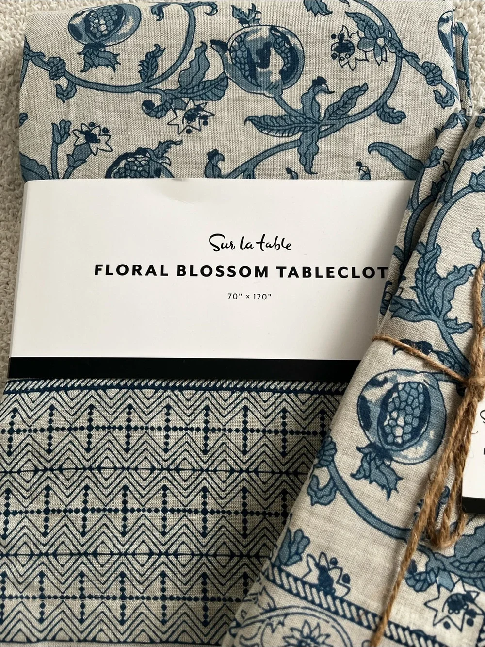 Sur La Table Blue Floral Blossom Tablecloth & Napkin Set - 8